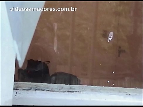 ❤️ Mwanaume mwenye hasira akimtazama mpenzi wake akiwa na mvulana mwingine, wakirekodi video ya kutombana bila kuwasumbua wanandoa hao Pono ya Kirusi